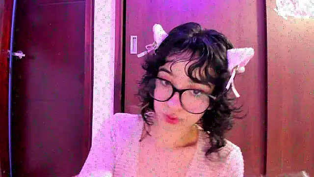 Snapshot of _Lunnaa_ chatting on 10.27.25 Lunnaa online show from 10.27.25