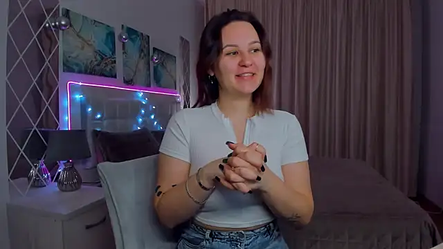 EsterLogan online show from 01.10.25