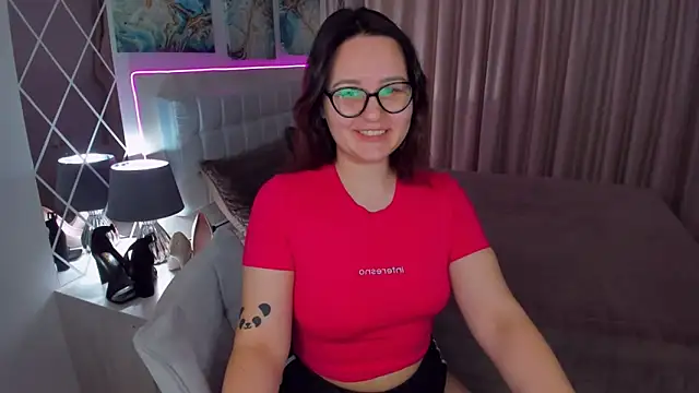 EsterLogan online show from 01.24.25