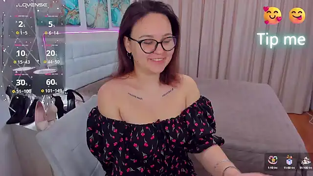 EsterLogan online show from 02.01.25