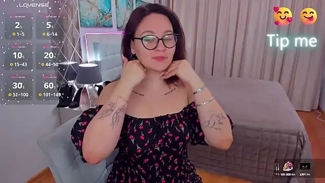 EsterLogan online show from 02.01.25