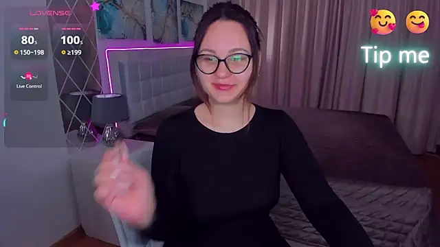 EsterLogan online show from 02.09.25