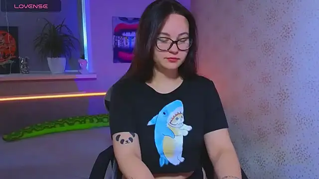 EsterLogan online show from 09.21.25