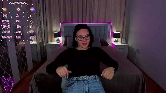 EsterLogan online show from 09.26.25