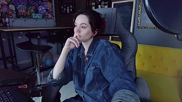 Snapshot of SamantaLong chatting on 09.17.25 SamantaLong online show from 09.17.25