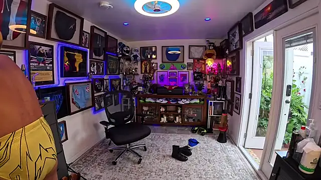 Snapshot of Briefs_bud chatting on 09.13.25 Briefs bud online show from 09.13.25