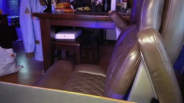 Briefs bud online show from 11.12.25