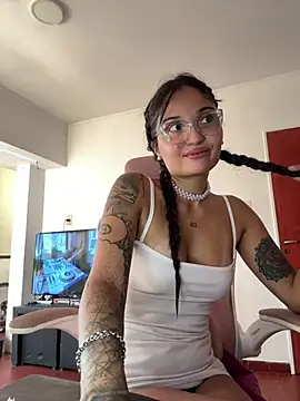 LunaXuan online show from 01.24.25