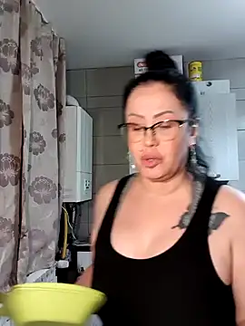 x  KHALEESI  x online show from 01.05.25