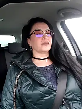 x  KHALEESI  x online show from 12.22.25