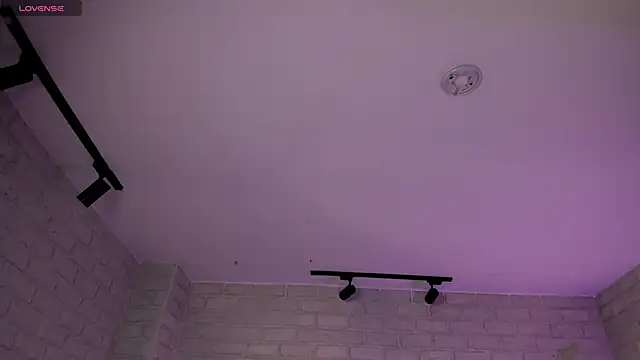 NiaHolland online show from 06.29.26
