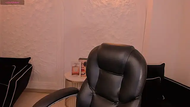 Snapshot of MollyJones_ chatting on 07.05.26 MollyJones online show from 07.05.26