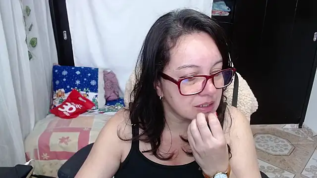 Sonialorens  online show from 12.15.24