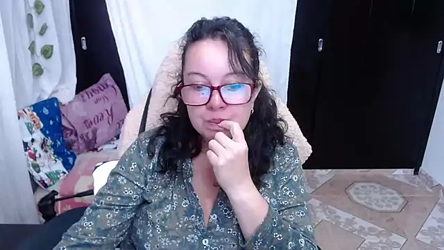 Sonialorens  online show from 12.18.24
