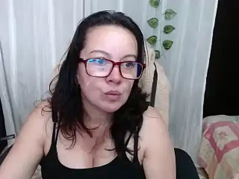 Sonialorens  online show from 12.28.24