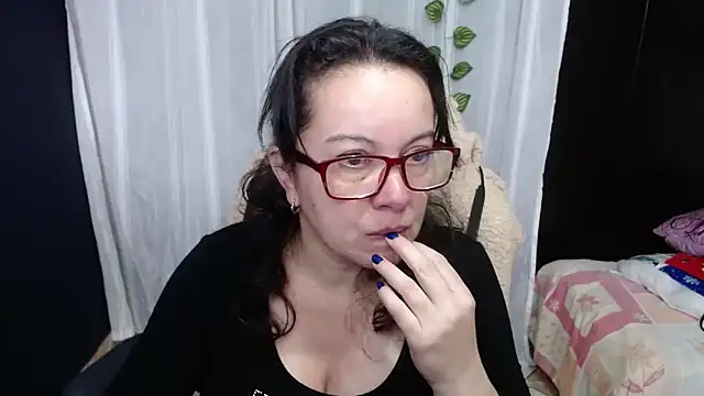 Sonialorens  online show from 12.30.24