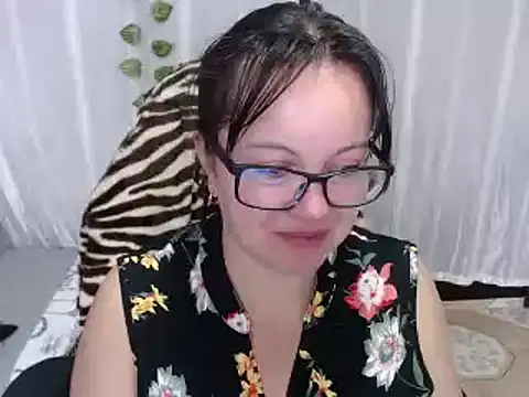 Sonialorens  online show from 02.06.25