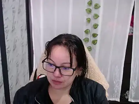 Sonialorens  online show from 02.25.25