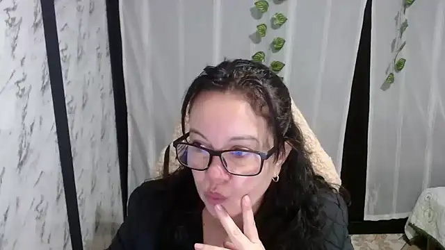 Sonialorens  online show from 03.13.25