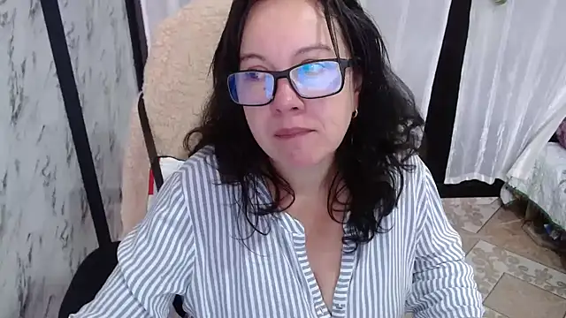 Sonialorens  online show from 03.17.25