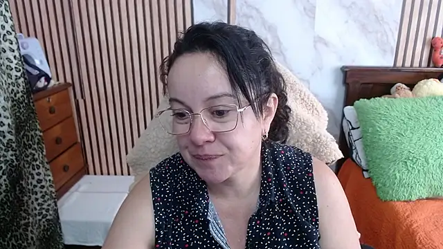 Sonialorens  online show from 09.19.25