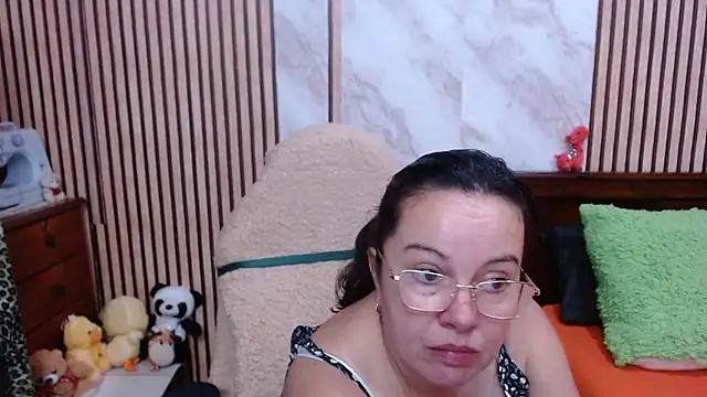 Sonialorens  online show from 10.13.25