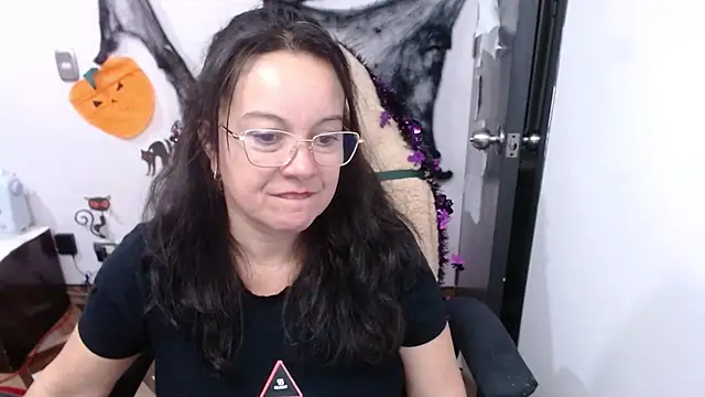 Sonialorens  online show from 11.02.25