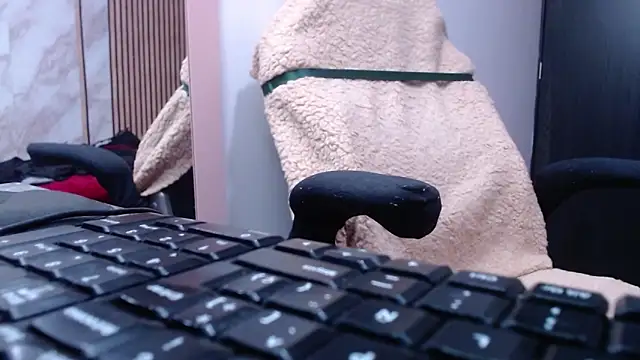 Sonialorens  online show from 11.08.25