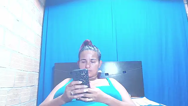 Snapshot of isabella_dirty69 chatting on 01.16.25 isabella dirty69 online show from 01.16.25