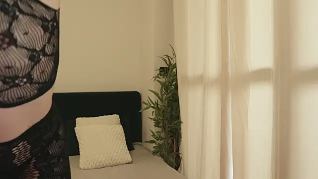 Snapshot of Luna_Riva chatting on 09.23.25 Luna Riva online show from 09.23.25