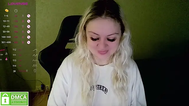 Snapshot of elven_dreams_ chatting on 02.28.25 elven dreams online show from 02.28.25