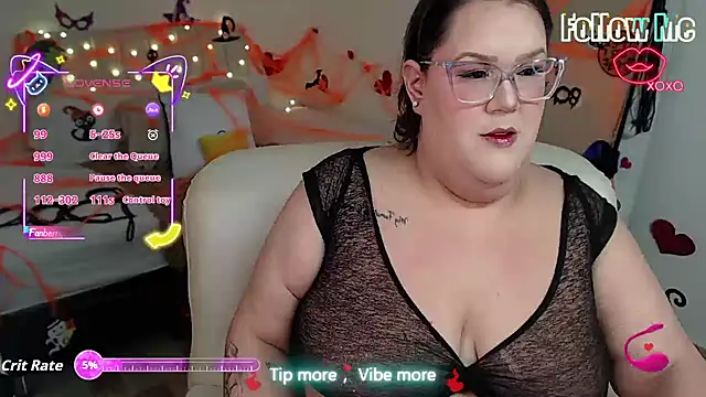 Snapshot of GiannaMorrys chatting on 10.24.25 GiannaMorrys online show from 10.24.25