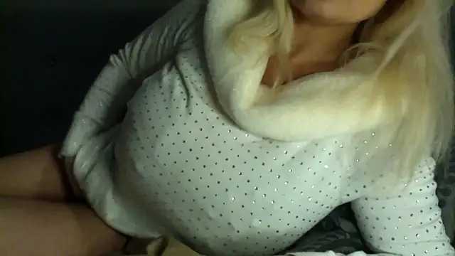 Snapshot of Lisavontease chatting on 12.27.24 Lisavontease online show from 12.27.24