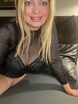 Snapshot of Lisavontease chatting on 04.18.26 Lisavontease online show from 04.18.26