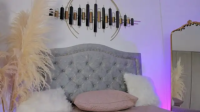 LaraBaker online show from 02.08.25