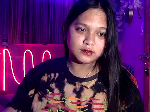 Snapshot of EmpressYna chatting on 09.24.25 EmpressYna online show from 09.24.25