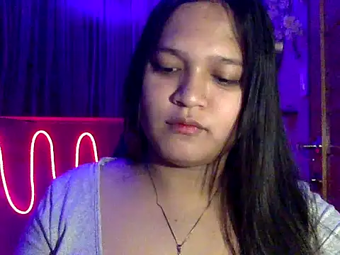 Snapshot of EmpressYna chatting on 10.19.25 EmpressYna online show from 10.19.25