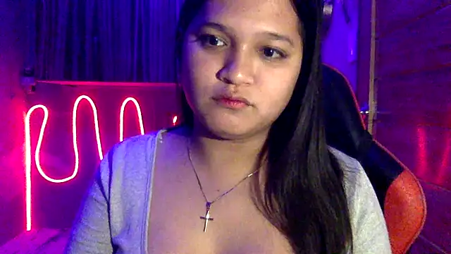 Snapshot of EmpressYna chatting on 10.21.25 EmpressYna online show from 10.21.25