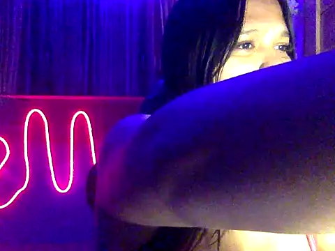 Snapshot of EmpressYna chatting on 11.07.25 EmpressYna online show from 11.07.25