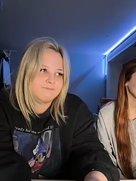 Snapshot of B_Ratz chatting on 11.12.25 B Ratz online show from 11.12.25