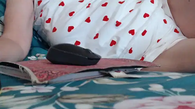 Snapshot of Anabelldestiny chatting on 10.25.25 Anabelldestiny online show from 10.25.25