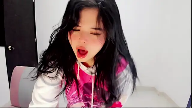 ariakyubi online show from 12.24.24