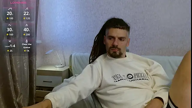 Snapshot of Aestheticguy101 chatting on 10.21.25 Aestheticguy101 online show from 10.21.25