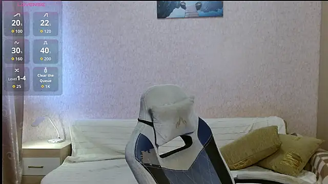 Snapshot of Aestheticguy101 chatting on 10.31.25 Aestheticguy101 online show from 10.31.25