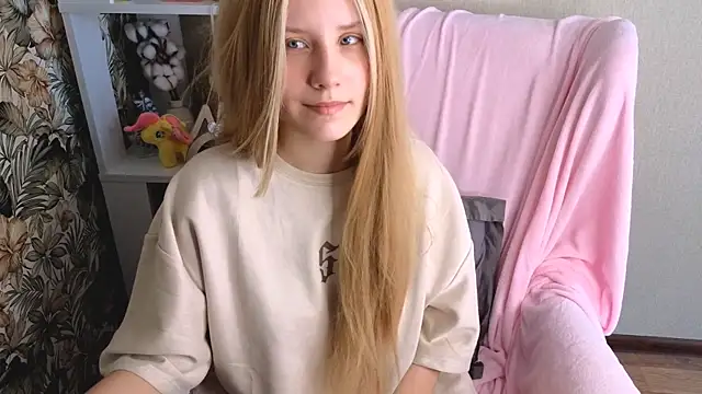 Snapshot of sarakaell chatting on 07.16.26 sarakaell online show from 07.16.26