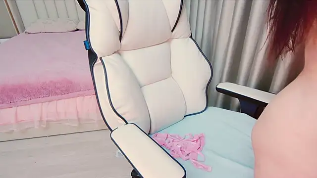 Snapshot of Girl__Funny chatting on 12.26.24 Girl Funny online show from 12.26.24