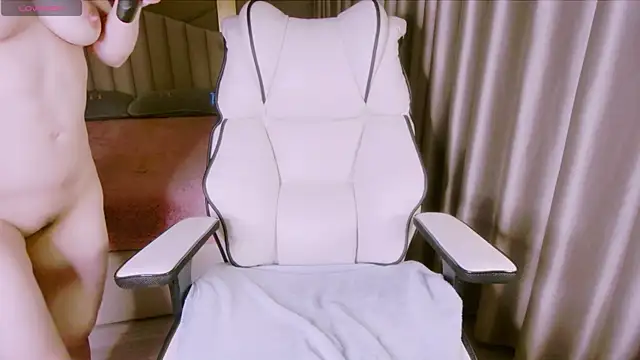 Snapshot of Girl__Funny chatting on 02.21.25 Girl Funny online show from 02.21.25