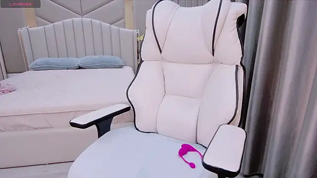 Snapshot of Girl__Funny chatting on 03.20.25 Girl Funny online show from 03.20.25