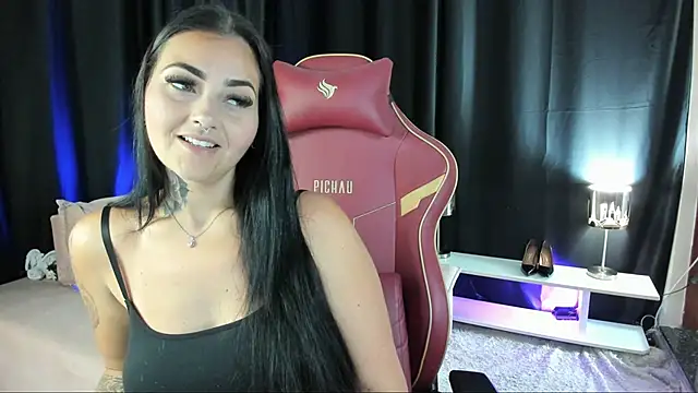 LauraColour online show from 12.11.24