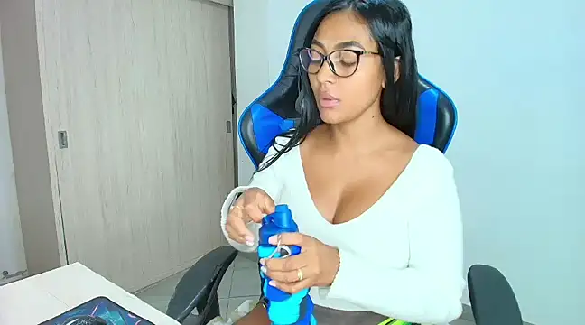 Snapshot of sophiax-x chatting on 12.10.24 sophiax-x online show from 12.10.24